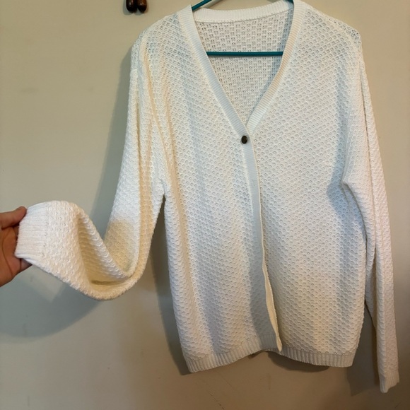 Vintage White Button-Up Women's cardigan - Picture 2 of 5
